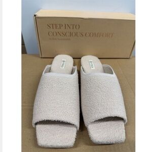 VIVAIA Bouclé Slide Mules Square Toe Cream Ivory Flats
Women Size EU/37 US/6.5